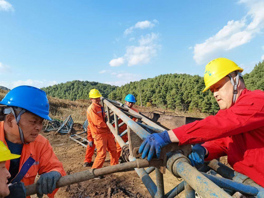 繁星点点——探访山东省地矿局第六地质大队ag真人平台第一游戏肩扛千钧重负 眼见(图3)