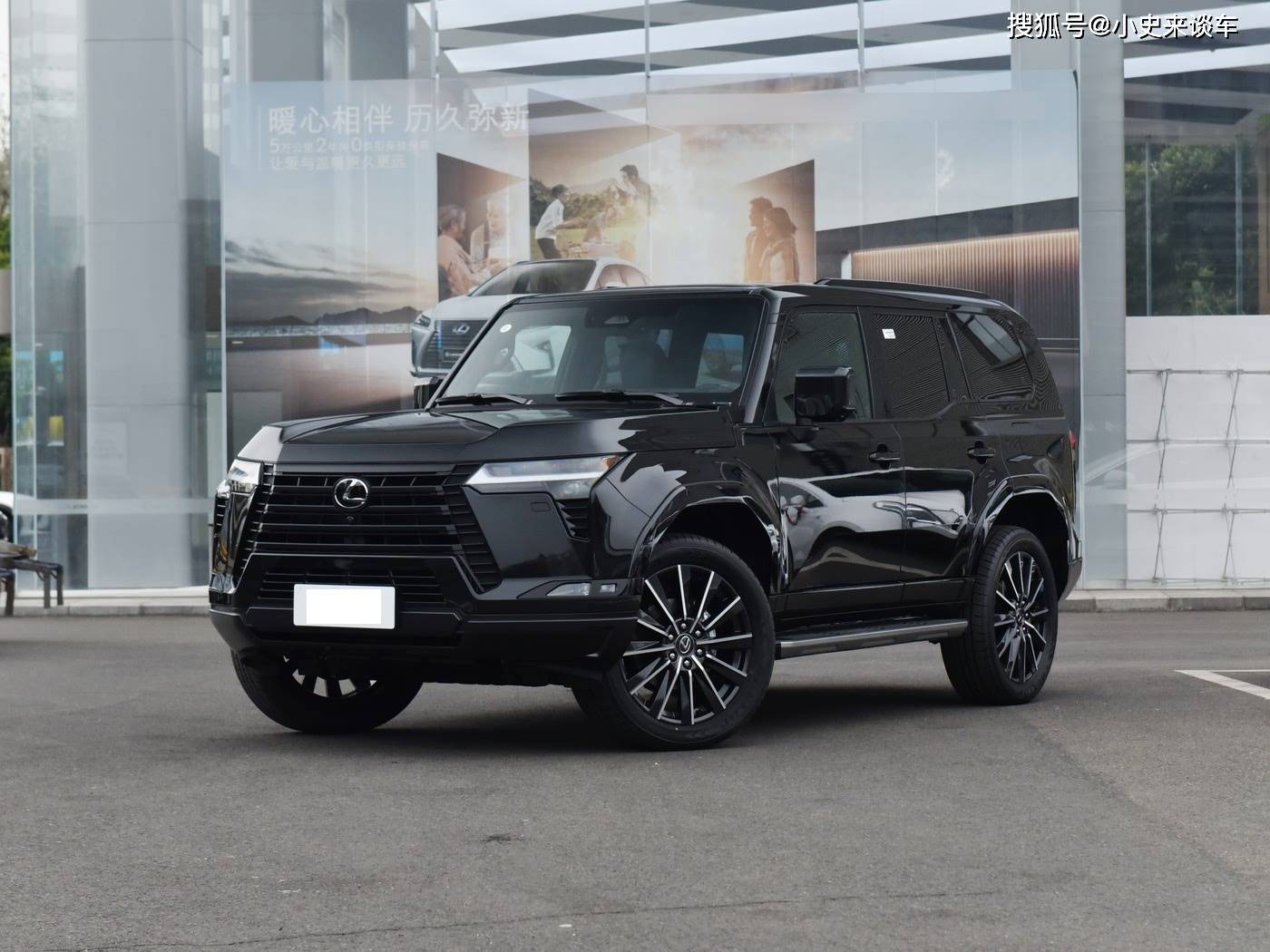 亲民！外观霸气配24T轻混+差速锁+独悬AG真人旗舰厅登录雷克萨斯版“揽胜”售价(图3)