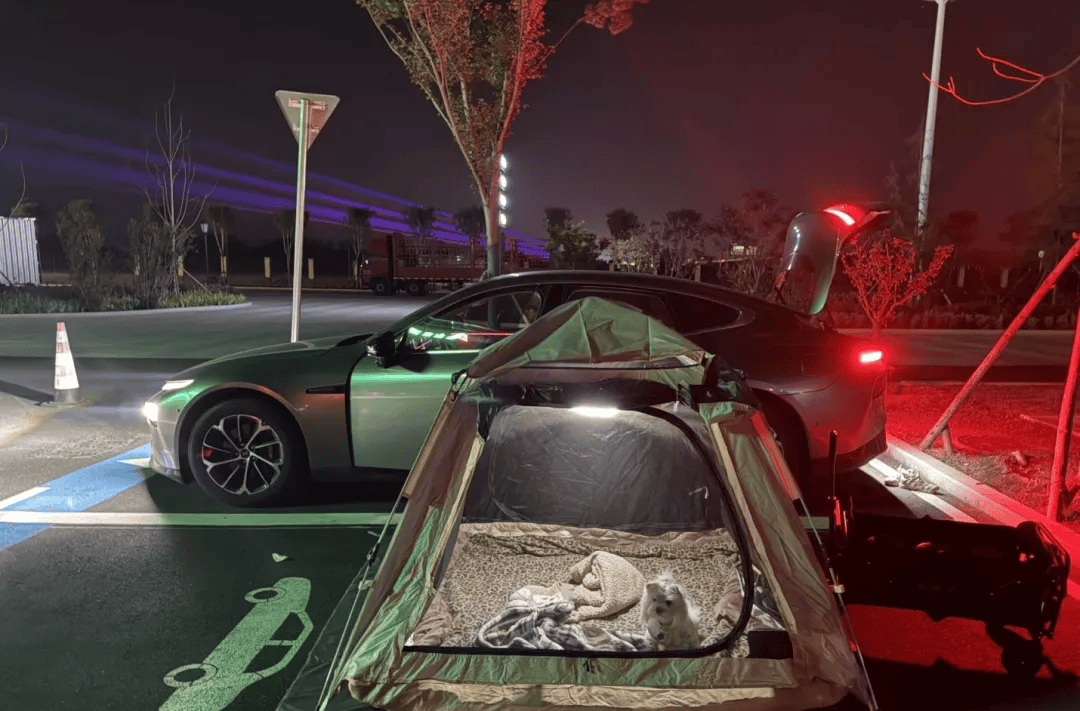 期间年轻人旅行掀起“帐篷过夜”热潮AG真人app不住酒店住帐篷！国庆(图3)